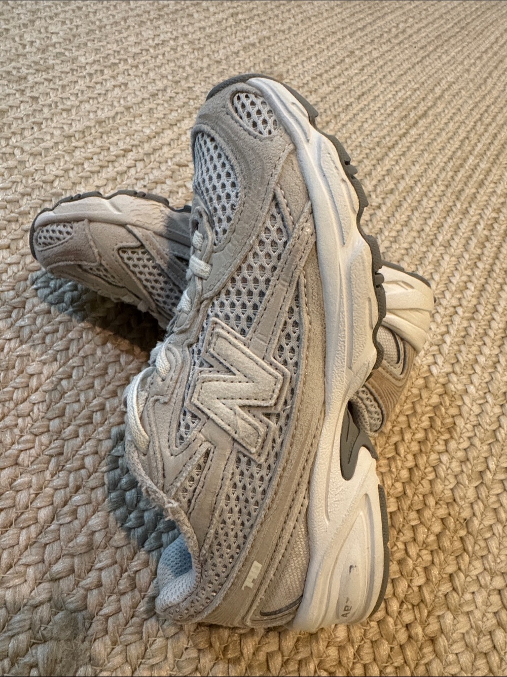 13 New Balance 740 kids gray